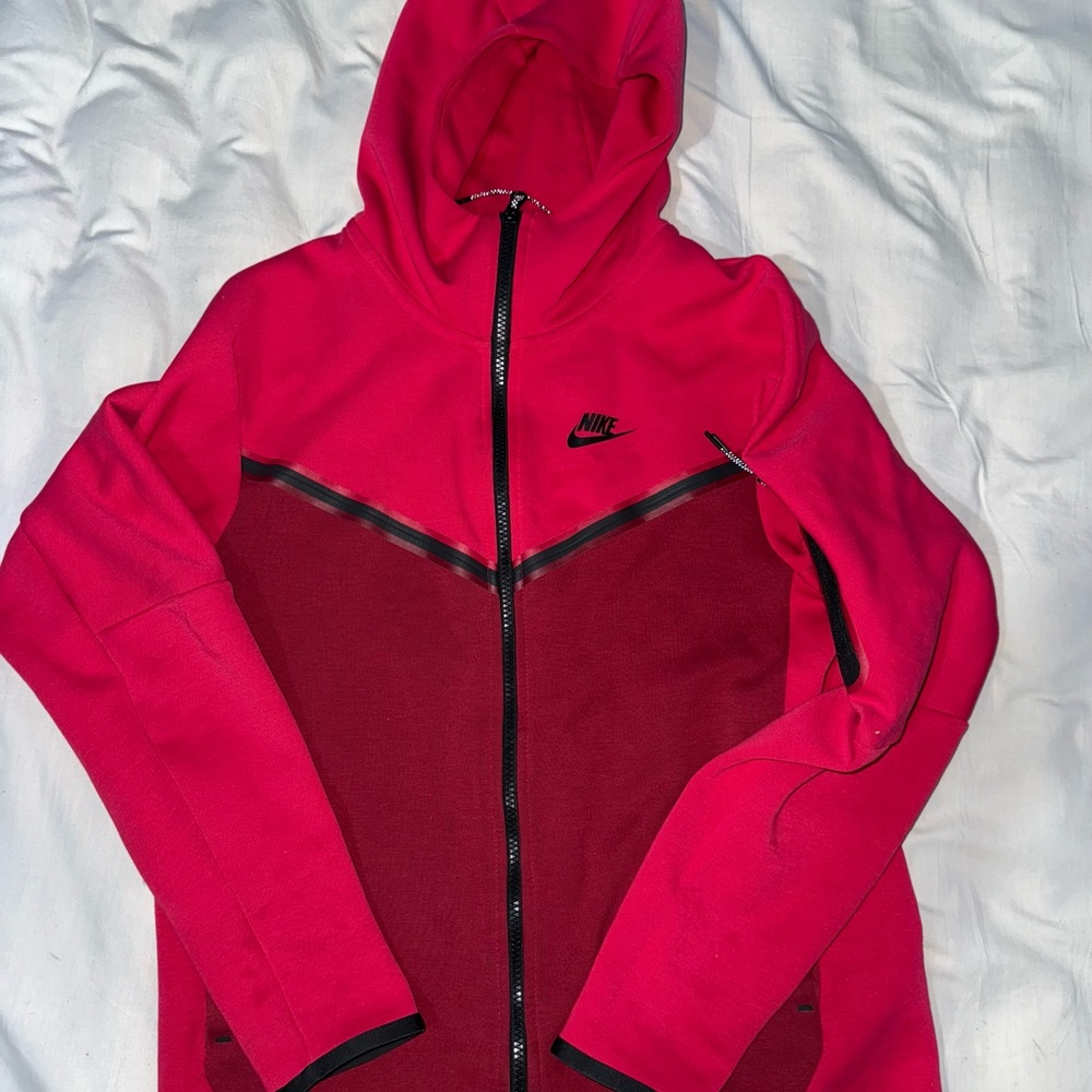 Red Nike Tech
